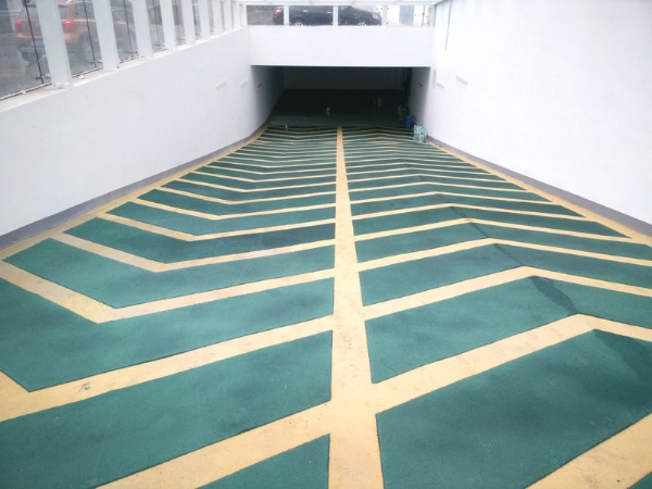 施工中環(huán)氧樹(shù)脂地坪涂裝存在的問(wèn)題，新天地漆業(yè)幫你解答